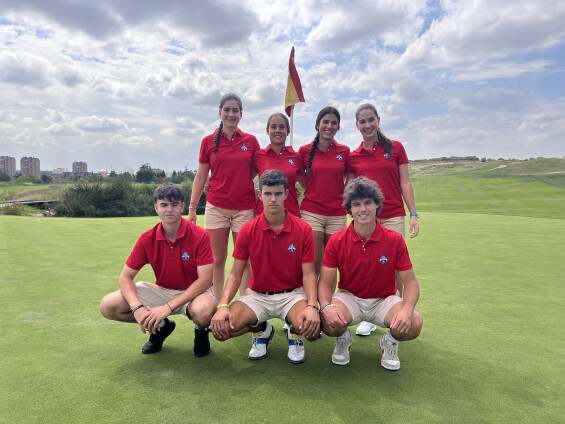 Mónica del Valle, integrante de la Promoción de la Escuela Nacional Blume de Golf