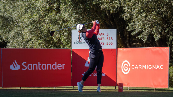 Festival de birdies de Mireia Prat para colocarse líder del Santander Golf Tour Burgos