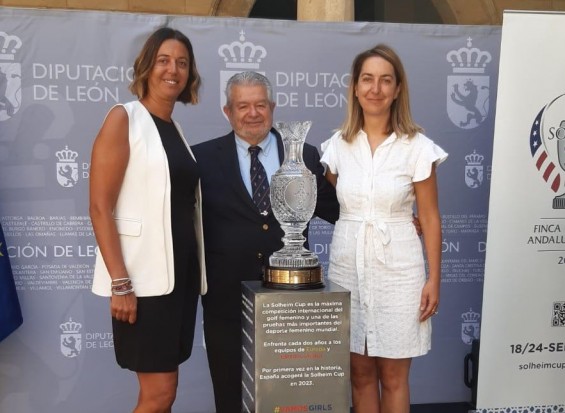 León recibe la visita del trofeo de la Solheim Cup 2023