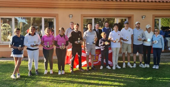 José María Ortiz de Pinedo – Javier García y las hermanas Cristina y María Carlón, ganadores del Campeonato de Dobles de CyL