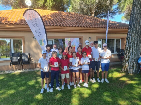 Miguel Martín y Claudia Encinas, mejores resultados en la fiesta del Pitch & Putt juvenil de Castilla y León