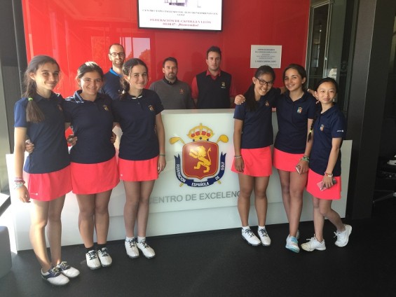 Asistencia del equipo infantil femenino de Castilla y León al Centro de Excelencia del Golf