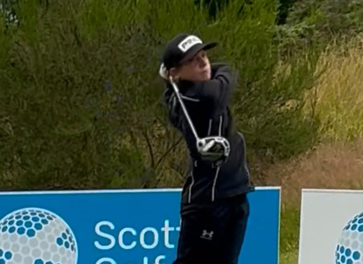 Manuel Cano gana experiencia participando en el Internacional de Escocia Sub 14, donde concluye en el puesto 29