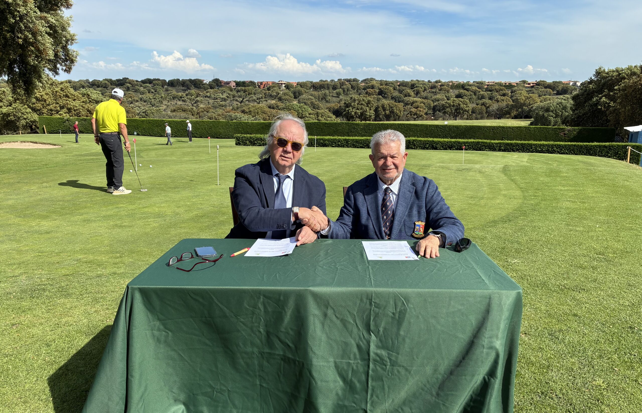 Convenio de colaboración entre la Federación de Golf de Castilla y León y la Asociación de Campos de Golf de Castilla y León para impulsar el golf y el turismo deportivo